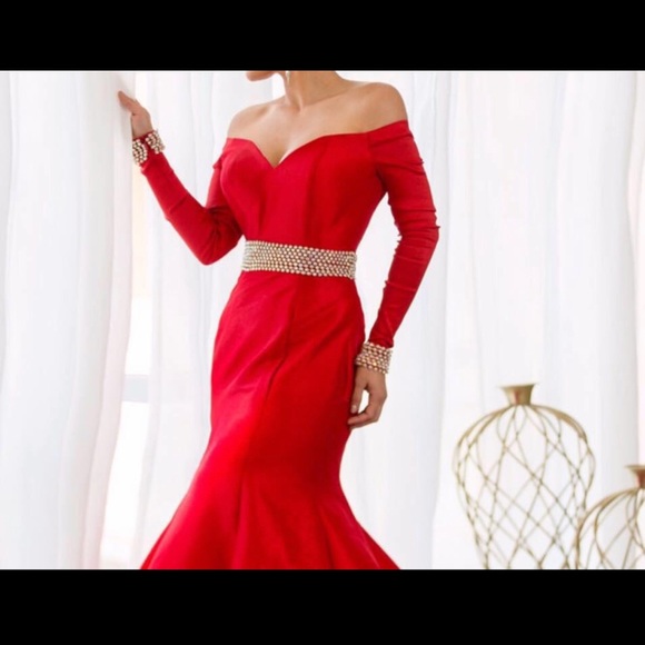 Red dress - Picture 2 of 2